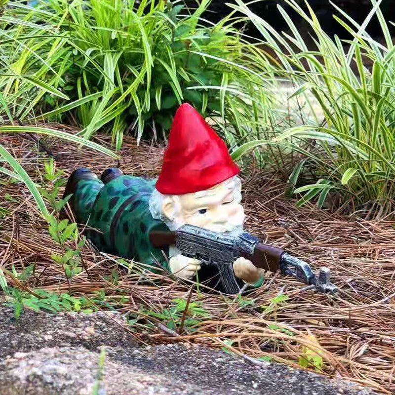 Funny Army Garden Gnome Holding A Gun Statue Desktop Lawn Decoration Characters Military Crafts Garden Decoration Ornaments.