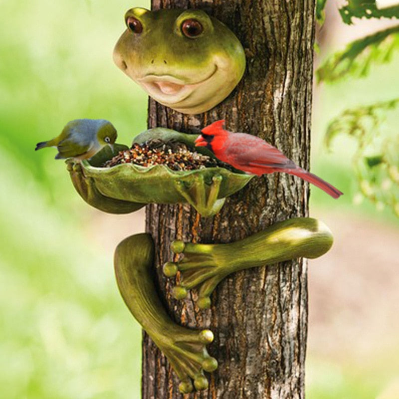 Cute Frog Bird Feeder Creative Resin Handicraft Animals Ornament for Outdoor Garden Courtyard Decoration.